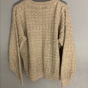 Croft and Barrow Tan Sweater
-L
-Decently thick, keeps you warm
